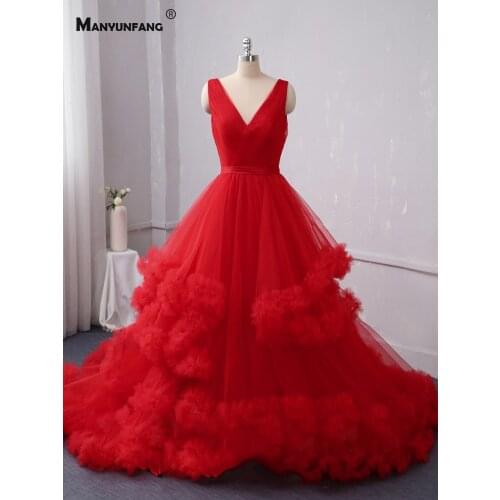 Elegant V-Neck Sleeveless Embroidery Appliques Tulle Bridal Ball Gown High-End Zipper Back Tiered Wedding Dress for Women