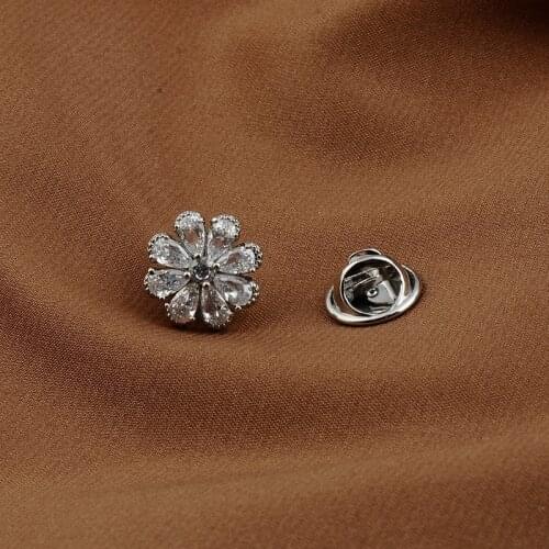 Vintage Trendy Silver Color Zircon Small Flower Brooch Men Women Cardigan Collar Pins Accessories Alloy Brooch Pin Jewelry