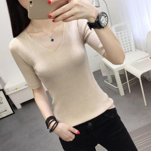 New V-neck half sleeve ice silk T-shirt with bottom layer, slim fit, Korean students' versatile middle sleeve T-shirt