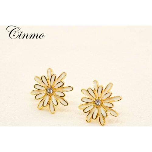 Cinmo White Daisy Piercing Stud Earrings Exquisite Korean Cute Earrings For Women Girls Wholesale Party Ear Jewelry Gifts