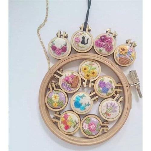 Exquisite Animal Shape Small Embroidery Hoop for DIY Handy Sewing Cross Stitch Mini Circle Frame Crafts Necklace Favors