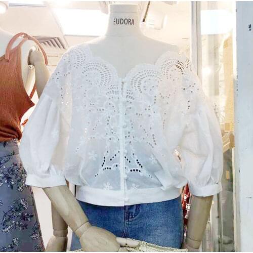 Free Shipping 2018 Summer New Fashion Cotton Lace Tops For Women Short Sleeve Loose V-neck Embroidery Flower Short Design Tees