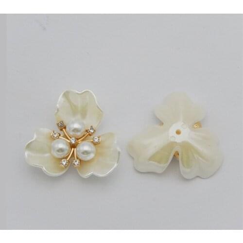 Julie Wang 4PCS White Acrylic Flower Charms Pearl Rhinestone Flatback Cabochon Jewelry Making Phone Case Decoration Accessory