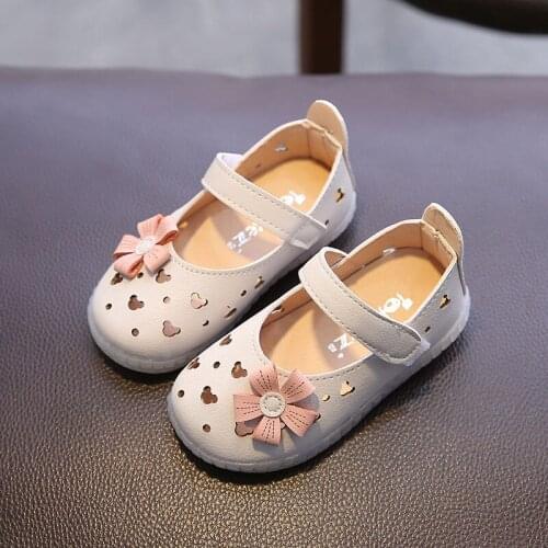 Girls Hollow Shoes Spring Autumn Summer Sandals 2021 Childrens Grandma Shoes Soft Sole All-match Flower Hole Princess Shoes