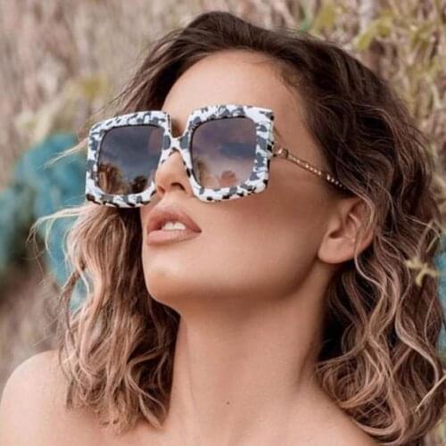 2021 New Fashion Shield Sunglasses Women Men Trend Metal Chain Leg Black Leopard Alloy Frame Luxury Brand Designer Sun Glasses