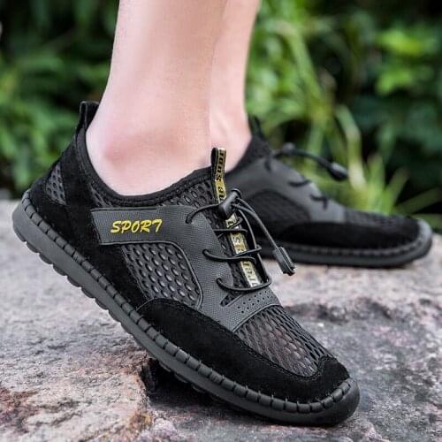 Newest Genuine Leather Men Outdoor Mountain Climbing Shoes Non Slip Rubber Sole Outdoor Camping Tracking Shoes Outdoor Man Boot