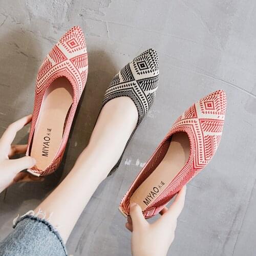 Single-shoe womens 2020 spring Korean fashion shallow breathable bean shoes, one pedal pointed lazy knitted grandma shoes