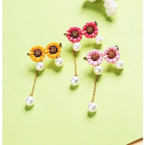 European and American Fashion Trend Temperament Camellia Pearl Earrings Female Simple Wild Ins Girl Net Red Asymmetric Earrings