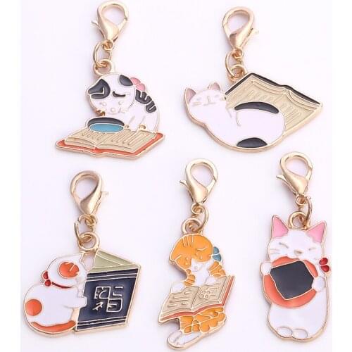 5PCS/lot Cute cat Pet Accessories Tag Keychain Pendant Romantic Women Cat Pendant Necklace Jewelry Cats reading Charms