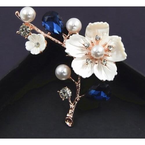 High Quality New Pearl Flower Brooches For Women Elegant Fashion Pin Red Crystal Brooch Wedding Party Jewelry Clothing Decor