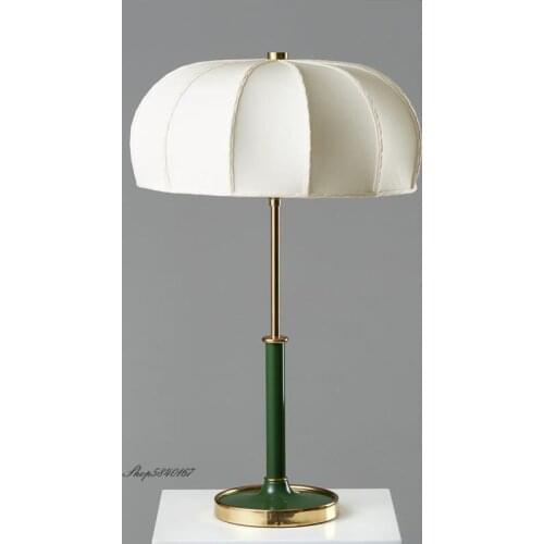 Postmodern Green Table Lamp Nordic Designer Simple Desk Lamp Lights for Bedroom Decoration Living Room Home Decor Beside Lamp