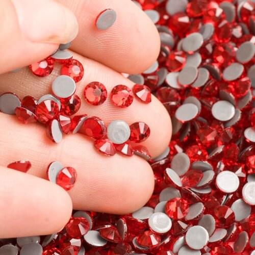 YANRUO 2058HF Light Siam Flatback Strass Rhinestones Glass Strass Hotfix Crystal Stones Transfer Iron on Clothing