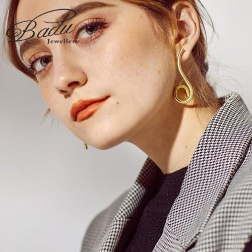Badu Elegant Matte Gold Color Earrings for Women Irregular Asymmetry Simple Metal Earrings Statement Jewelry Wholesale