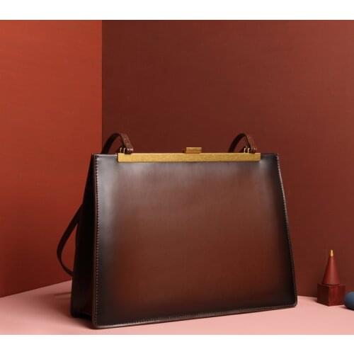 2021 Modern Show New AM Anna with A One-shoulder Handbag Clasp Retro Clip Bag Official Bag Briefcase