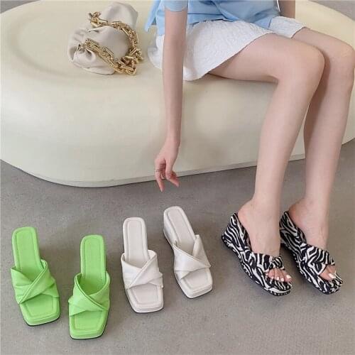 Fashion Retro Zebra Folds Platform Flat Sandals Slippers Slides Slip On Mules Women Square Toe Casual Holiday Beach Shoes 2021