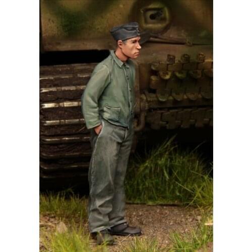 1/35 Scale Resin Figures Model Kit Panzer Crew, Kursk 1943 1 figures GK167 Unassembled unpainted