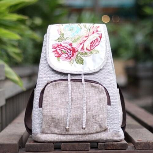 The new embroidery BaoMinZu wind restoring ancient ways flower embroidery cotton and linen bag backpack backpack female students