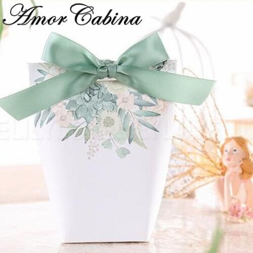 30pcs Personality White/Green Flowers Wedding Premium Candy Box Bomboniere Gift Box Party Ribbon Chocolate Box Three Designs