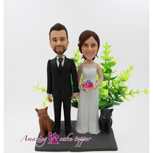 2019 AMAZING CAKE TOPPER Toys Two pet cats accompany our wedding And Groom Gifts Ideas Customized Figurine Valentines Day