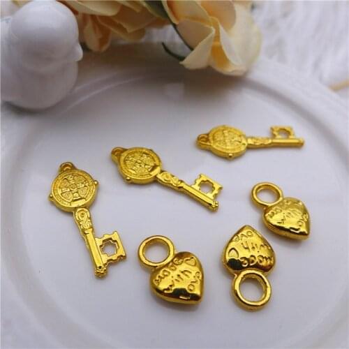Lovers couple pendants wholesale alloy heart charm for jewelry making golden bracelet findings vintage love letter words 200pcs