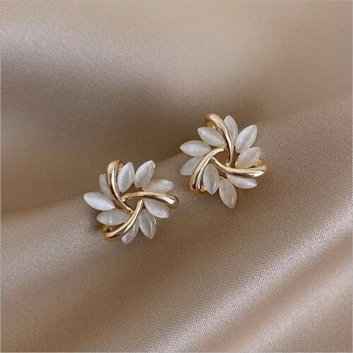 Elegant and Exquisite Opal Petal Circle Stud Earrings For Woman 2020 New Classic Jewelry Luxury Party Girls Unusual Earrings