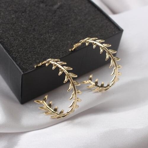 New 2021 Gold Color Metal Leaf Hoop Earing Irregular Fish Bones Plant Leaves Earring Geometric Personality Earrings for Women