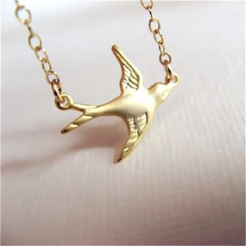 Hot Sale Dainty Swallow Necklace In Bird Dove Charm Necklace Cute Fiying Swallow Animal Necklace