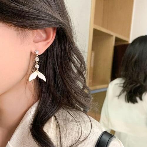 Yaologe Shiny Crystal Beads Dovetail Earrings Golden White 2020 New Fashion Elegant Small Animal Pendant Earrings Female Jewelry