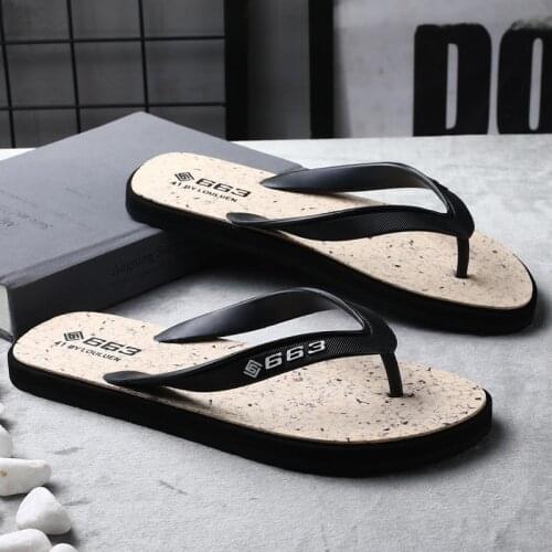 Fashion Slippers Flip Flops Men Designer Summer Beach Slippers Flat Shoes Outdoor Breathable Bathroom Shoes Slip on Man Slippers