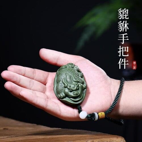 Ore purple sand tea pets play manual sculpture furnishing articles chlorite the mythical wild animal pieces in hand