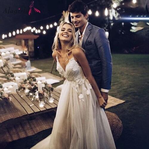 Appliques Bohemian Wedding Dress Sexy Spaghetti Straps V-neck Bride Dresses Backless Beach Wedding Gowns 2020 Simple