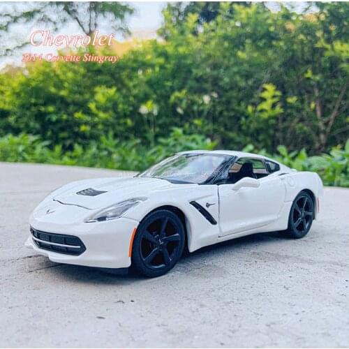 Maisto 1:24 2014 Chevrolet Corvette Stingray white simulation alloy car model crafts decoration collection toy tools gift