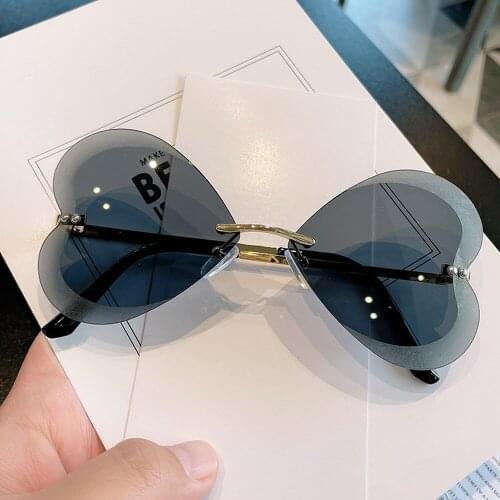 2021 New Trimming Heart Shape Sunglasses Women Personality Street Beat Eyeglasses Metal Rimless Clear Ocean Lens Sun Glasses UV