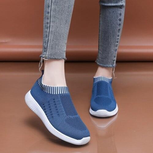 Fashion Slip on Female Walking Shoes Lightweight Flat Shoes Women Breathable Women Sneakers Comfortable Jogging Ladies Sneakers
