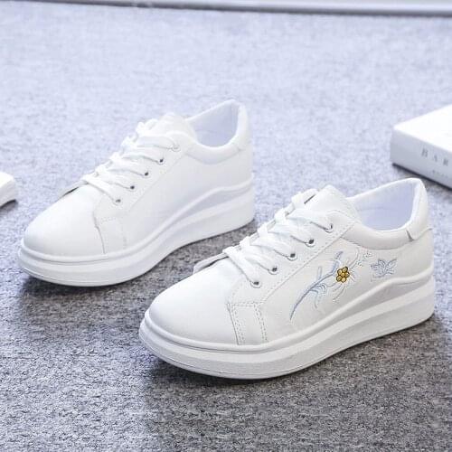 Fashion Sneakers Womens Embroidery Flower Butterfly Designer Shoes Casual Woman Autumn White Breathable Woman Shoes Trainers