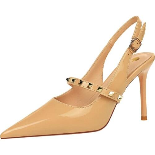 Sexy Womens Shoes Shiny Patent Leather Shallow Mouth Pointed Metal Rivets with Stiletto Heels Professional Wedding Shoes