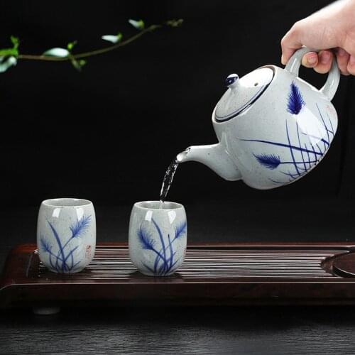 Ceramic Large Capacity Tea Pot With Handle Vintage Restaurant Hand Painted Kettle Blue and White Porcelain Retro Teapot Teaware