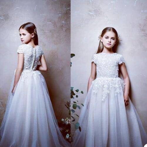 2021 New Flower Girl Dress For Weddings Appliqued Tiered Lace Button Back Birthday Gowns Pageant First Communion Wear