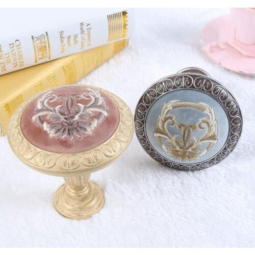1Pair Europe Embroidery Curtain Hooks Tassel Brush Holder Wall Tie Back Curtain Accessories Hanging Ball Holdback Coat Hat Hook
