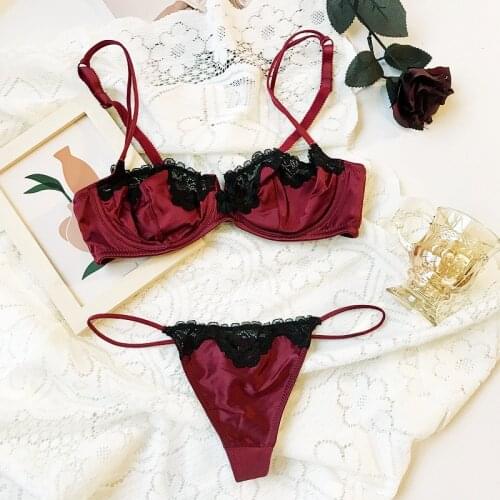 Wriufred Retro light luxury ultra-thin satin lace lingerie sexy and comfortable big breasts bra soft steel ring underwear set