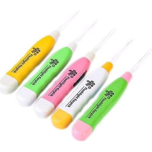 1 PC LED Light Earpick Clean Wax Remover Cleaner Picker Random Color Tool Curette Pick Ear A3W9