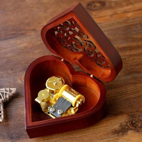 Creative Heart Shaped Vintage Wood Carved Mechanism Musical Box Wind Up Music Box Gift For Christmas Birthday ValentineS Day