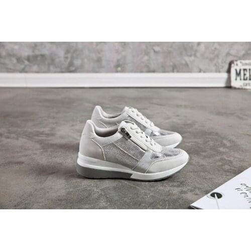 2020 new fashionable womens casual and versatile running shoes Thick bottom Wear-resist Popular Suitable for many styles shoebv