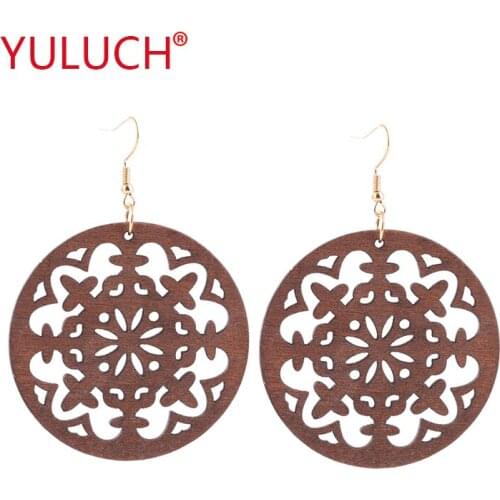 2018 Popular Retro Christmas Gifts Wooden Round Openwork Snowflake Pendant for Ethnic Womens Jewelry Earrings