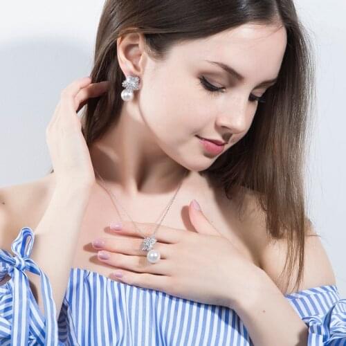 QooLady Brand New White Cubic Zircon Bridal Snowflake Pearl Pendant Necklaces and Earrings Costume Jewelry Set for Wedding Z003