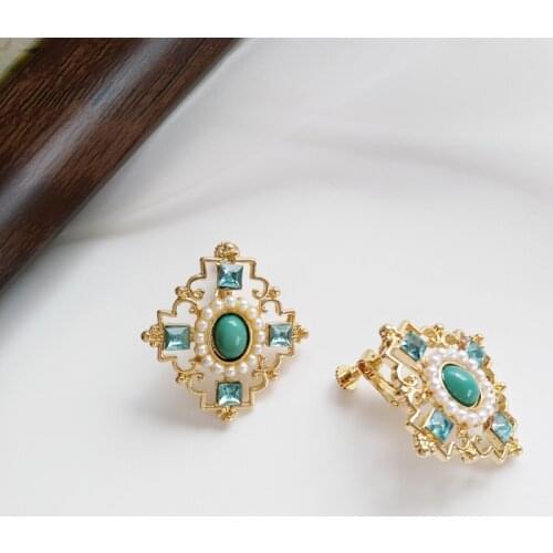 S925 Silvery Needle Palace Style Pearl Earrings Crystal Creative Retro Hollow Sweet Temperament Ear Stud Female Wholesale