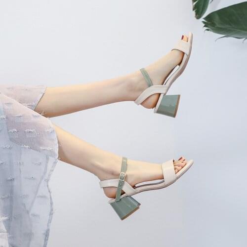 Sandals women 2021 new thick heel round head summer with a word buckle casual fashion stitching hit the fairy wind