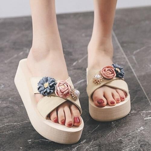 Summer Fresh Pearl Flower Cross Belt Daily Indoor And Outdoor Two-wear Slippers Female Slope Heel Non-Alip Casual Beach Sandals