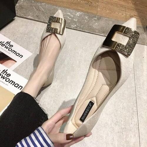 Female Pointed Toe Shoes 2022 Spring Autumn New Korean Metal Buckle Pointed Toe Scoop Shoes Soft Sole Set Foot Women Boat Shoes