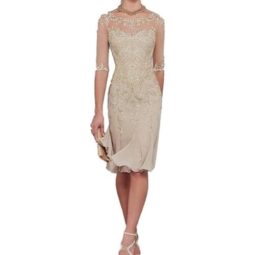 2021 Hot Sale Sheath Knee Length Boat Neck Mother of the Bride Dresses Half Sleeve Lace Applique Wedding Party Gowns Short